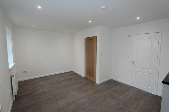 1 Bedroom Studio To Rent In Balmoral Avenue, London, N11