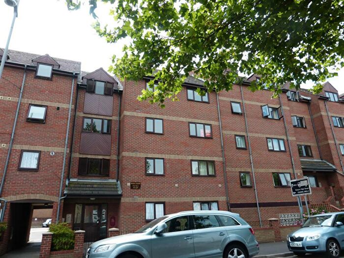 2 Bedroom Flat To Rent In Mumby Road, Gosport, PO12