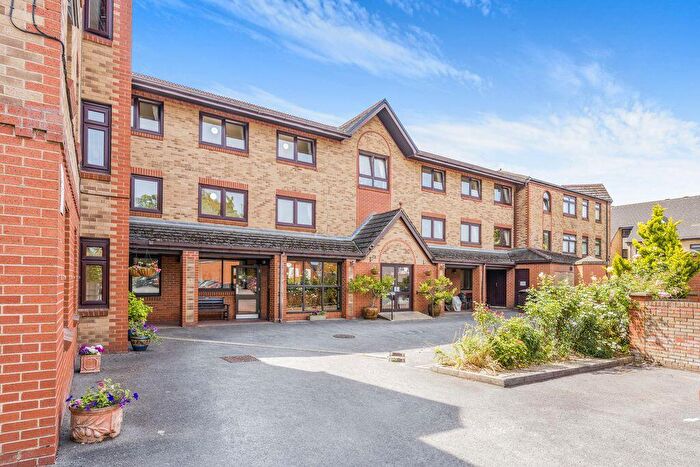 2 Bedroom Flat For Sale In Guardian Court, Duke Street, Banbury, OX16