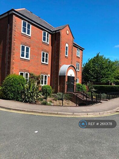 2 Bedroom Flat To Rent In Waterside Court, Alton, GU34