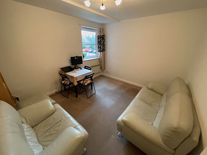 1 Bedroom Apartment To Rent In Melrose Apartments, Manchester, M13