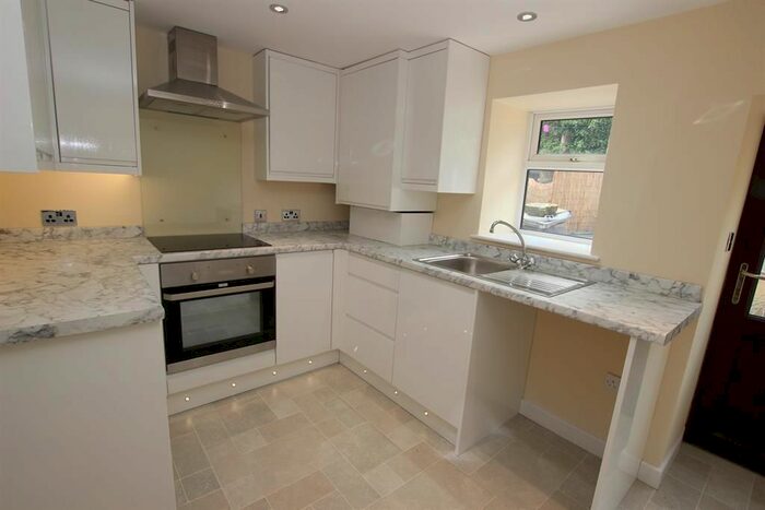 2 Bedroom Cottage To Rent In Cemetery Road, Darwen, BB3