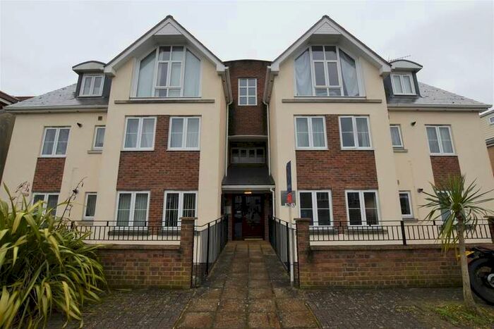 2 Bedroom Flat To Rent In Newport Road, Cowes, PO31
