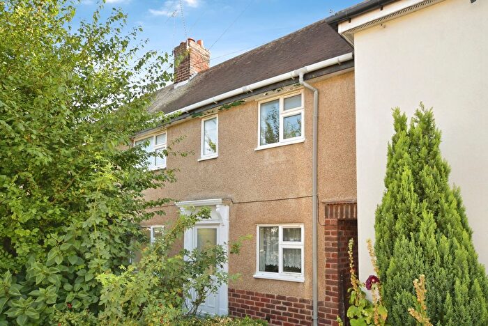 3 Bedroom Detached House For Sale In Birdholme Crescent, Chesterfield, Derbyshire, S40