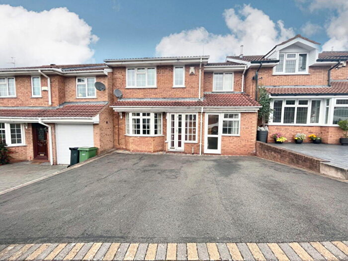 3 Bedroom Detached House For Sale In North View Drive, Brierley Hill, DY5