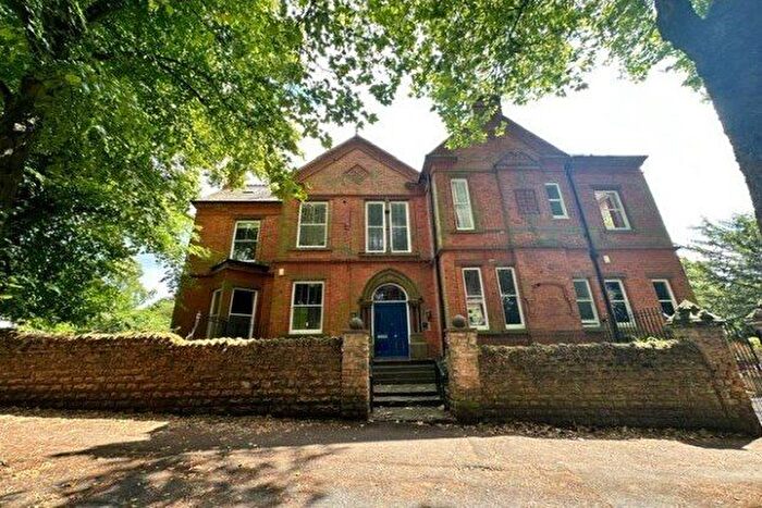 2 Bedroom Flat To Rent In Magdala Road, Nottingham, NG3