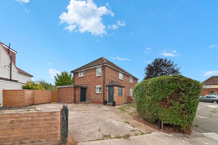 3 Bedroom Property For Sale In Chestnut Close, Hayes, UB3