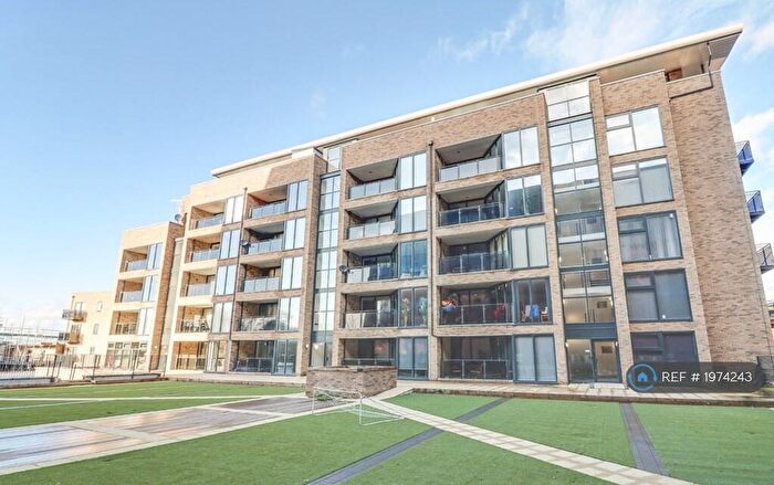 2 Bedroom Flat To Rent In Pullman Square, Grays, RM17