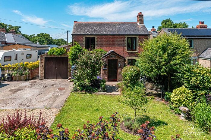 4 Bedroom Cottage For Sale In Marks Corner, Newport, PO30