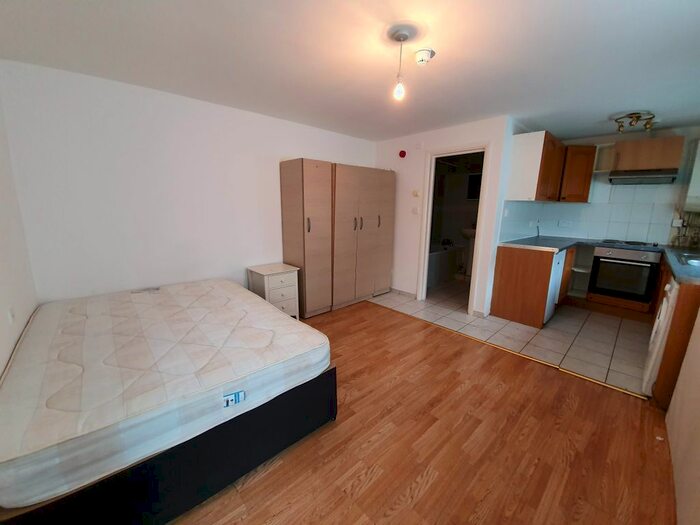 Studio To Rent In Vincent Road - Flat, West Green Road, London, N15