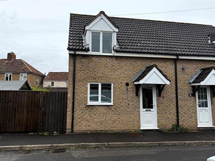 2 Bedroom Semi-Detached House For Sale In College Road, Trowbridge, BA14