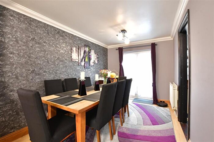 3 Bedroom End Of Terrace House For Sale In Hollands Walk, Basildon, Essex, SS16