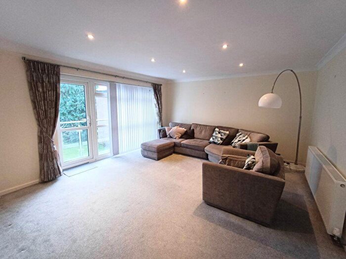 2 Bedroom Apartment To Rent In Alderley Lodge, Ws, SK9