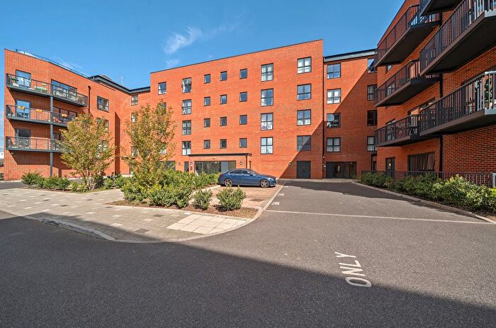 2 Bedroom Flat For Sale In Palmer Court, Pitcher Lane, Ashford, TW15