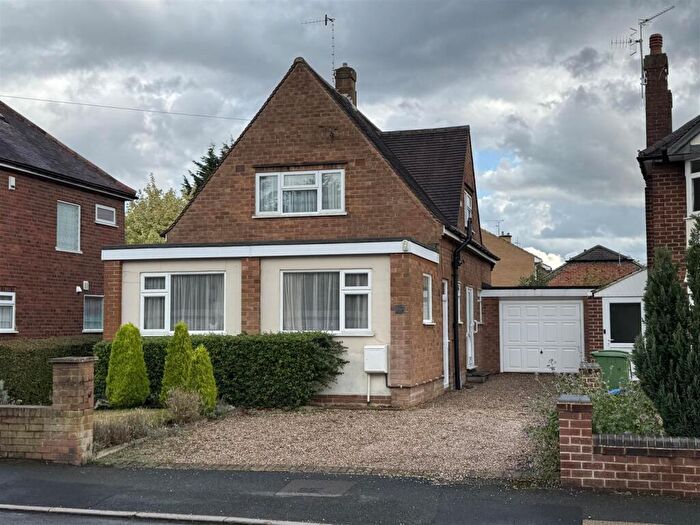 3 Bedroom Detached House For Sale In Wentworth Road, Stourbridge, DY8