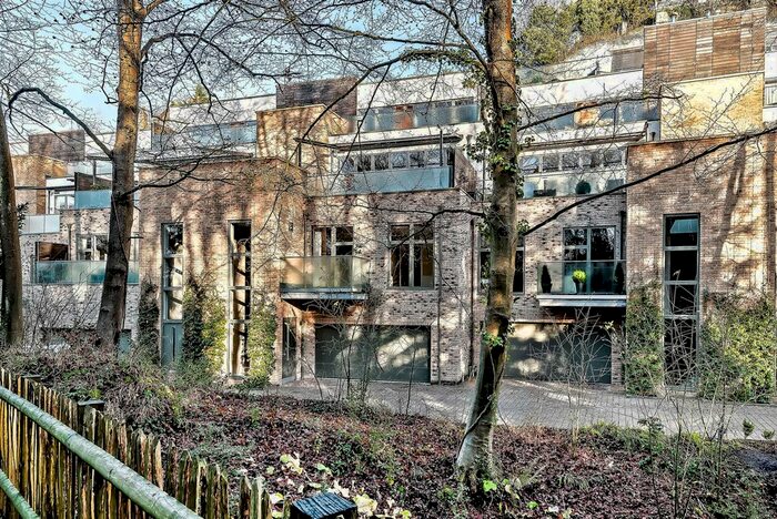 4 Bedroom Terraced House To Rent In Chantry Quarry, Guildford, GU1