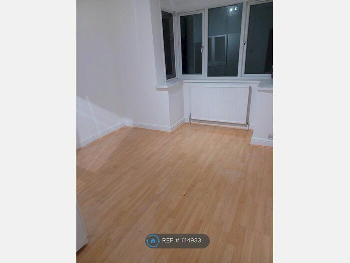 2 Bedroom Flat To Rent In Beechwood Gardens, London, NW10