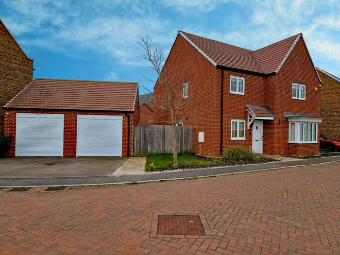4 Bedroom Detached House To Rent In Foxtail Crescent, Bodicote, Banbury, Oxon, OX15