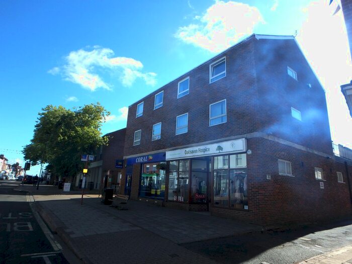 2 Bedroom Flat To Rent In High Street, Lymington, Hampshire SO41