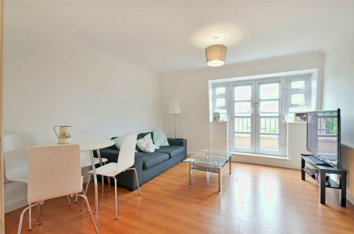 2 Bedroom Flat To Rent In Vallance Road, Whitechapel, E1