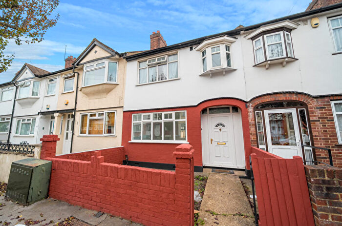 3 Bedroom Terraced House For Sale In Waverley Road, London, SE25