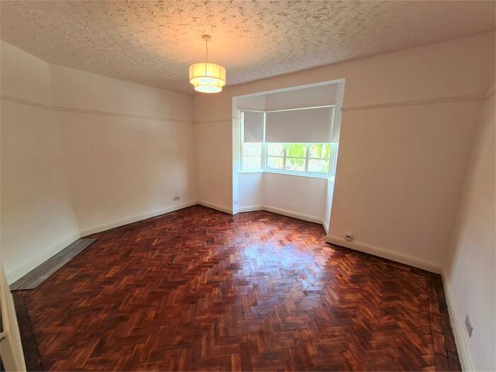 2 Bedroom Flat To Rent In Denison Close, London, East Finchley, N2