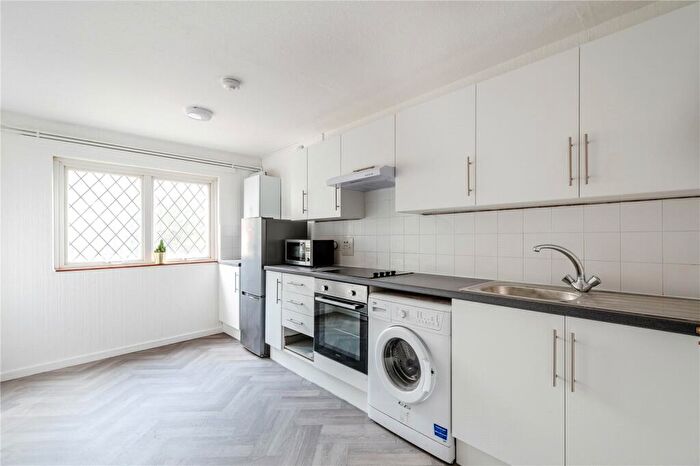 3 Bedroom Apartment To Rent In Alice Shepherd House, Manchester Road, London, E14