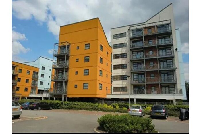 2 Bedroom Flat To Rent In Maltings Close, Bromley By Bow, E3
