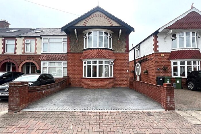 3 Bedroom End Of Terrace House For Sale In Hawthorn Crescent, Cosham, Portsmouth, Hampshire, PO6