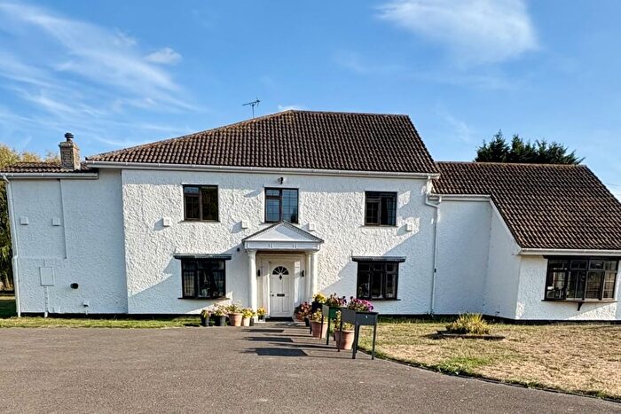 5 Bedroom Detached House For Sale In Lake House Lane, Highbridge, TA9