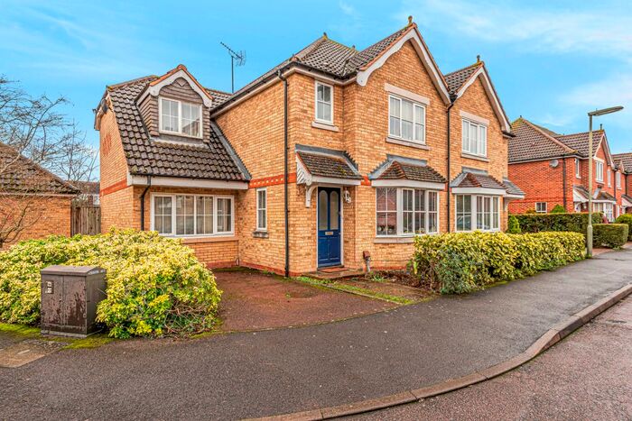 6 Bedroom End Of Terrace House To Rent In Nightingale Shott, Egham, TW20