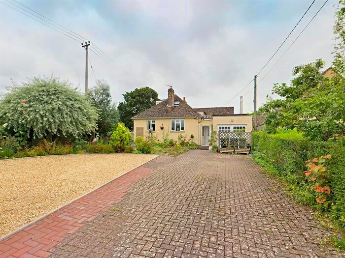 3 Bedroom Bungalow For Sale In Leafield Road, Shipton-Under-Wychwood, Chipping Norton OX7