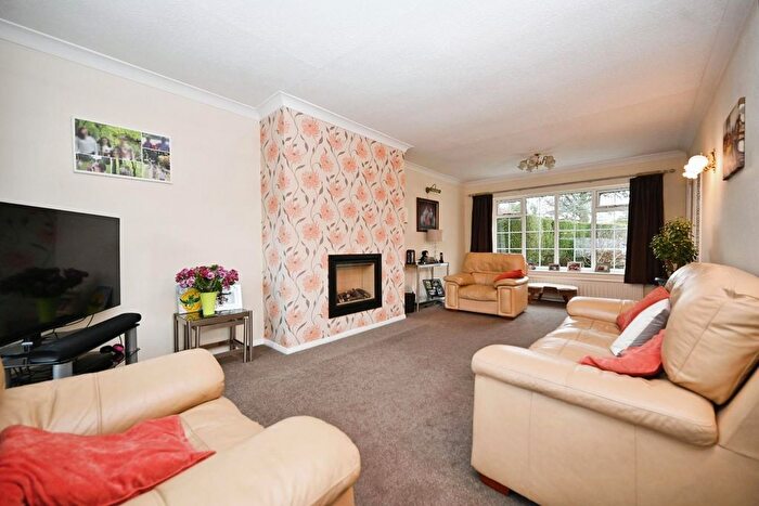 5 Bedroom Detached House For Sale In Layton Avenue, Rawdon, Leeds, LS19