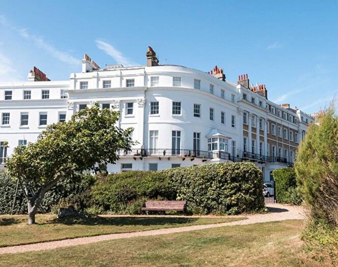 1 Bedroom Flat For Sale In Lewes Crescent, Brighton, BN2