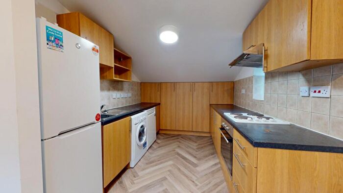 4 Bedroom House To Rent In Yalta Court, Leeds, LS2