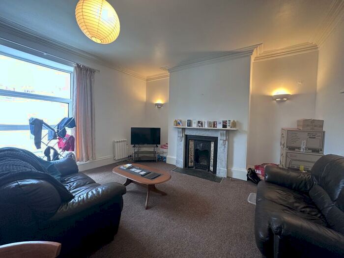 1 Bedroom Apartment To Rent In Radnor Street, Flat B, PL4