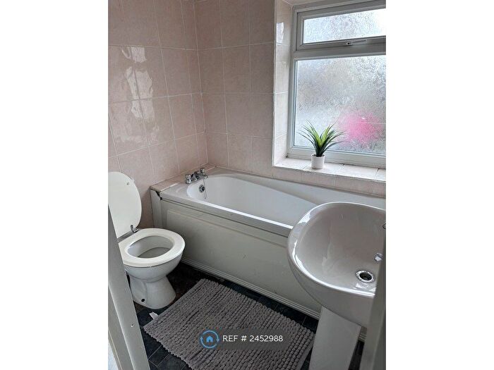 2 Bedroom Terraced House To Rent In Providence Row, Bradford, BD2