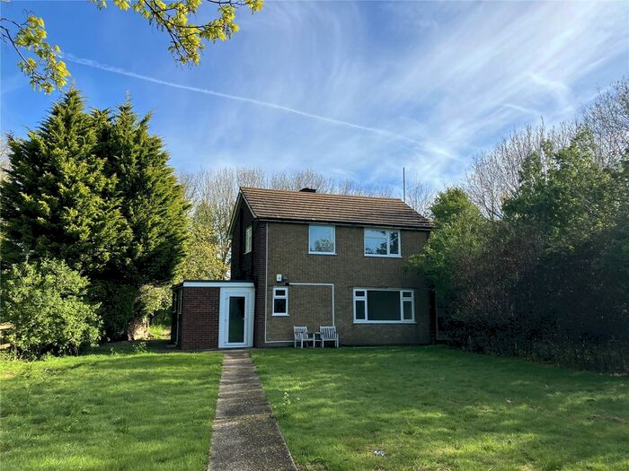 3 Bedroom Detached House To Rent In Broadmead Road, Stewartby, Bedford, Bedfordshire, MK43