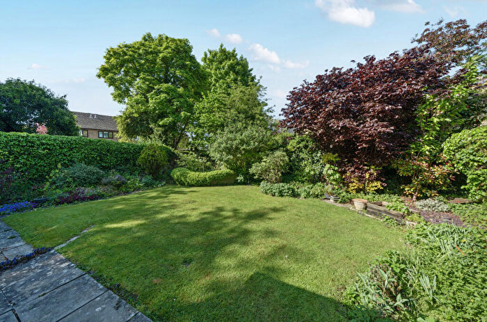 3 Bedroom Bungalow For Sale In Calais Dene, Bampton, Oxfordshire, OX18