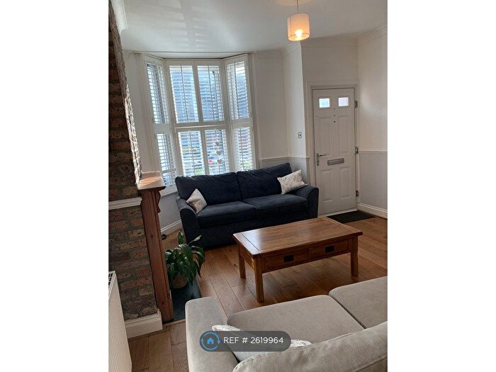 2 Bedroom Flat To Rent In Aitken Road, London, SE6
