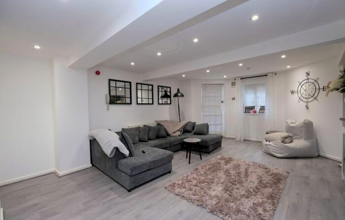 2 Bedroom Flat To Rent In Abbey Grove, Eccles, Manchester, M30