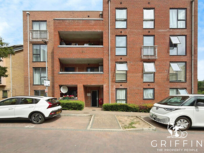 2 Bedroom Flat To Rent In Draper Close, West Thurrock, RM20