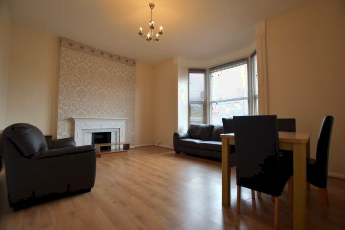 2 Bedroom Flat To Rent In Ballards Lane, Finchley, N12