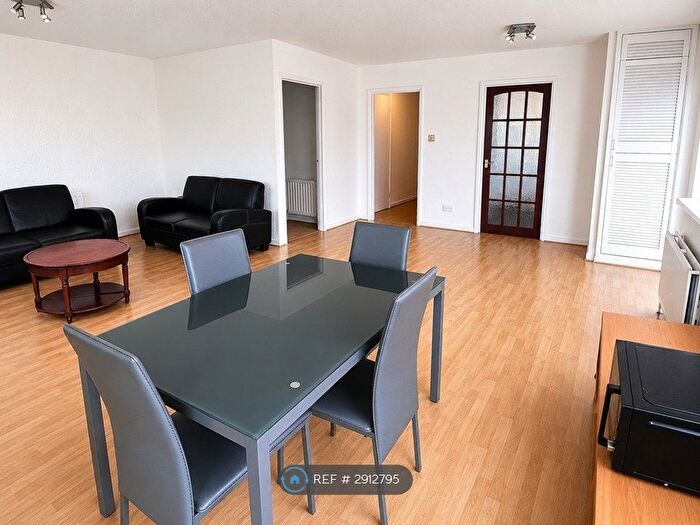 3 Bedroom Flat To Rent In Vermeer Court, London, E14