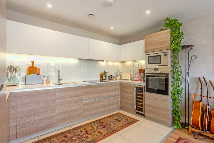 2 Bedroom Flat For Sale In Longmead Terrace, Bath, BA2