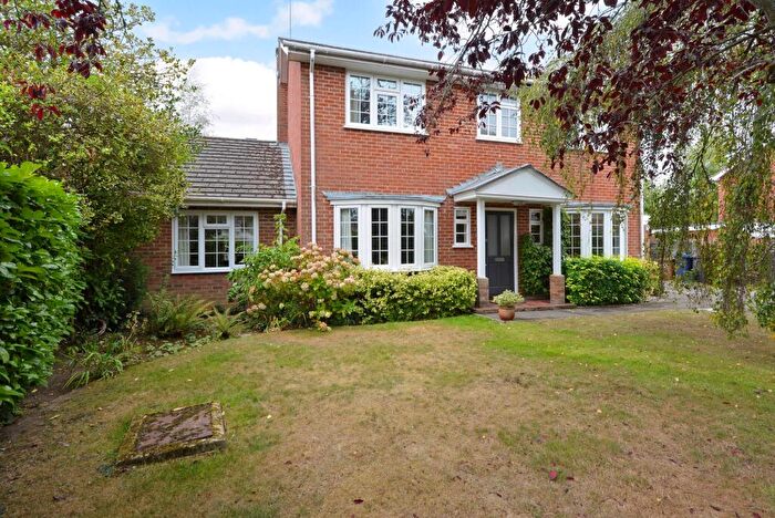4 Bedroom Detached House For Sale In Woodstock Close, Cranleigh, GU6