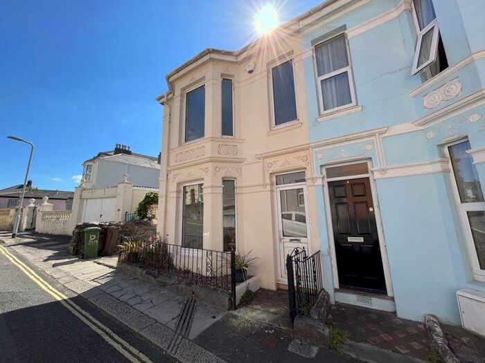 3 Bedroom End Of Terrace House To Rent In Sea View Terrace - Stunning Three Bedroom Family Home With Parking, PL4