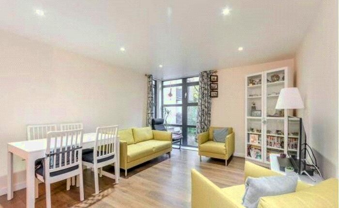 2 Bedroom Flat To Rent In Scott Avenue, London, SW15