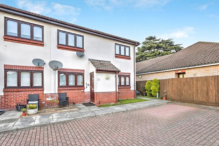 2 Bedroom Maisonette For Sale In Bants Lane, Northampton, Northamptonshire, NN5