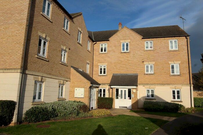 2 Bedroom Flat To Rent In Dainty Grove, Grange Park, NN4